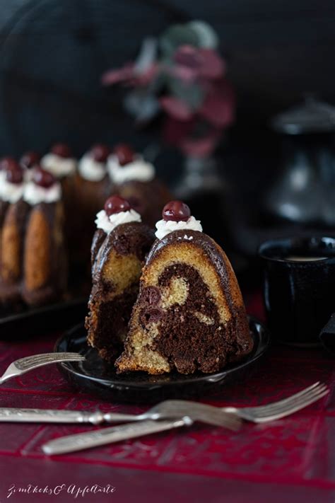 Rezepte saftiger Schwarzwälder Kirsch Gugelhupf ganz einfach