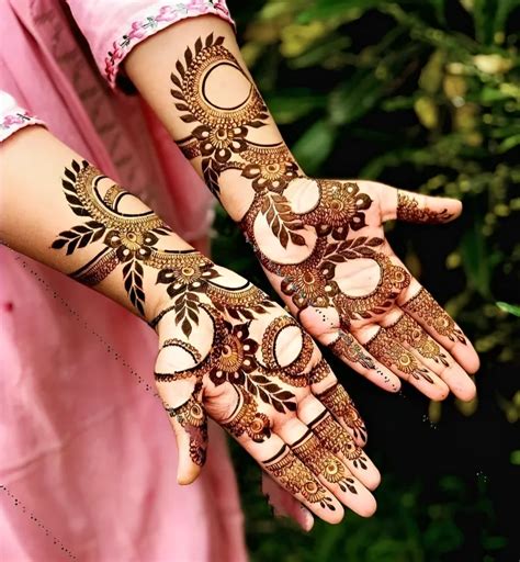 Royal Front Hand Mehndi Design Stylish And Simple