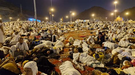 Jutaan Jemaah Haji Bersiap Bergerak Menuju Mina Usai Bermalam Di