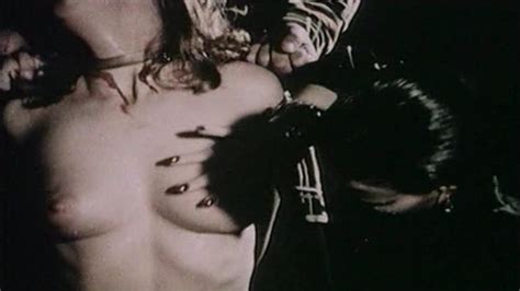 Naked Nadine Pascal In L Oasis Des Filles Perdues