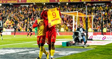 Lens Fait Plier Lorient Et Se Rapproche De La E Place