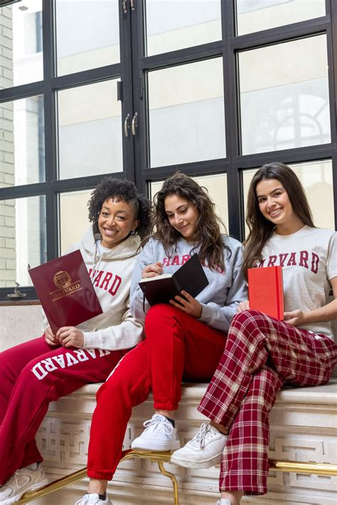 The Harvard Shop - Official Harvard Merchandise en 2024