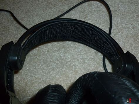 Koss UR-30 Closed Over Ear Headphones Photo #776448 - Canuck Audio Mart