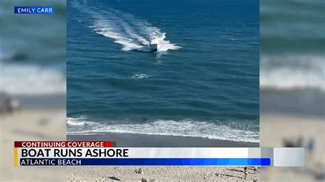 Mire Un Barco Fuera De Control Desembarcando En Una Playa De Carolina