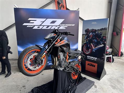 The Beauty Junkie Ranechin KTM DUKE Celebrates 30th Anniversary With Four New Naked Bike