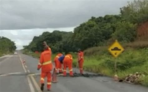 Após onda de assaltos quebra molas é demolido da BA 001 na Ponte do