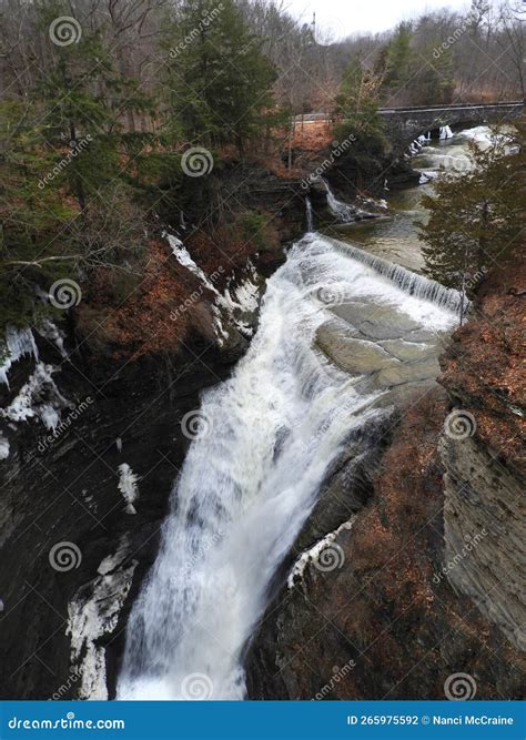 Taughannock Falls Upper Gorge Trail And Stone Bridge Stock Photo