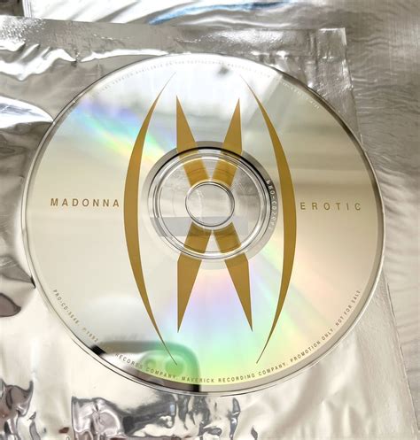 Yahoo オークション 定価 円 超美品 マドンナ写真集 CD付き SEX b