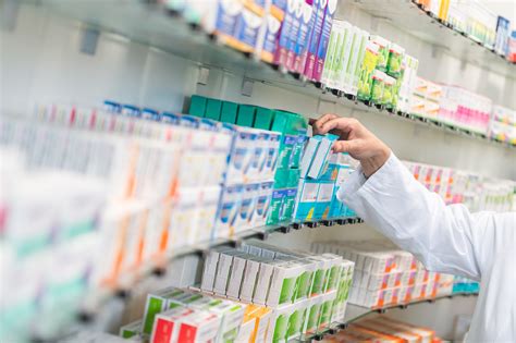 Devenir Préparateur En Pharmacie Formations Débouchés Salaire