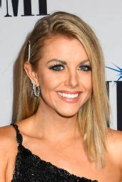 Lindsay Ell Bmi Country Awards In Nashville Celebmafia