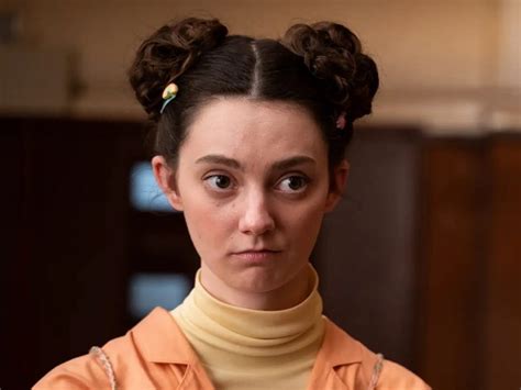 Sex Education Looks De Maquilhagem E Penteados Para Se Inspirar LuxWOMAN