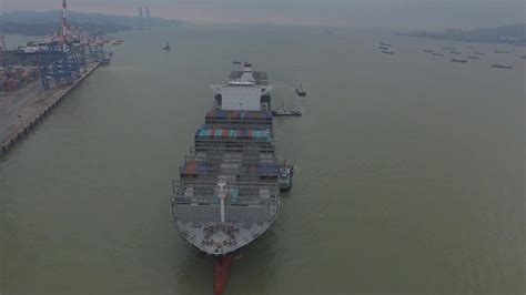 This Is The Biggest Container Ship Ever To Dock In The U S