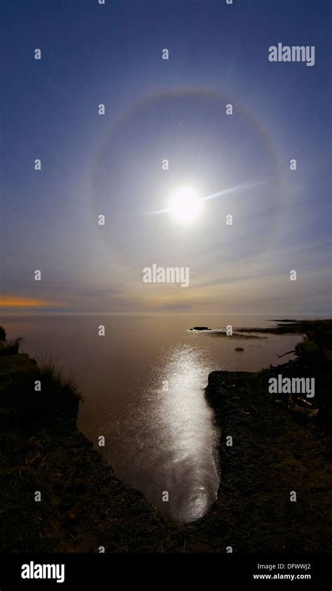 22 degrees halo hi-res stock photography and images - Alamy