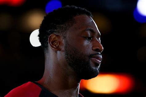 Vince Cater 与 Dwyane Wade 赛后互换球衣纪念 Hypebeast