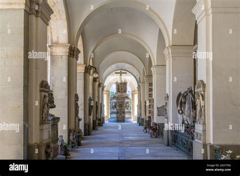 El Cementerio Monumental De Staglieno Cimitero Monumentale Di