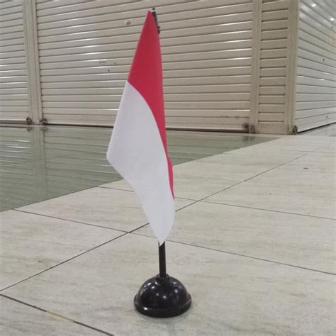 Jual Bendera Meja Merah Putih Indonesia Plus Tiang Kayu Dan Tatakan