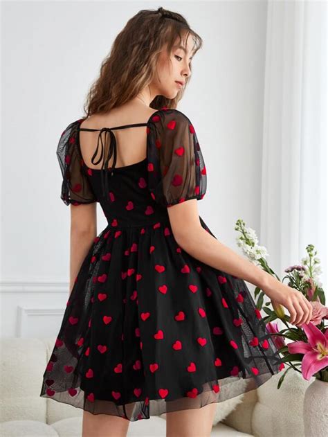 SHEIN MOD Robe en tulle à imprimé cœur à encolure de cœur à manches