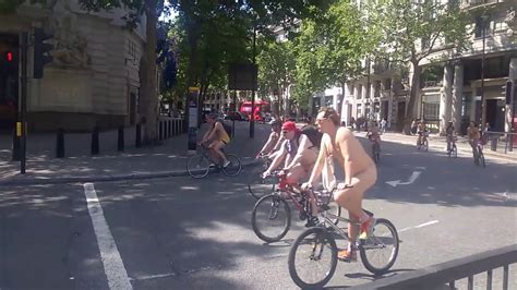 World Naked Bike Ride Ciclistas Desnudos En Londres Inglaterra