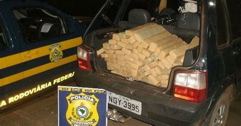 G1 PRF GO apreende 150 quilos de maconha dentro de carro em Jataí