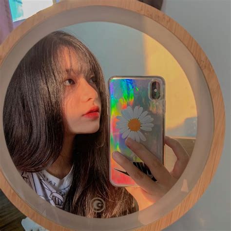 Để ý mới thấy các hot girl tạp hoá trên Instagram đều chụp ảnh theo công thức