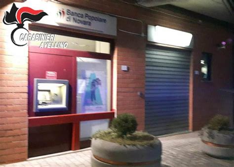 Scampitella Tentano Di Forzare Un Bancomat Ma Larrivo Dei Carabinieri