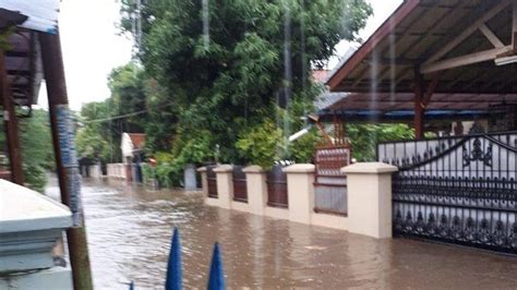 Hujan Deras Dari Pagi Sejumlah Perumahan Di Kota Bekasi Terendam