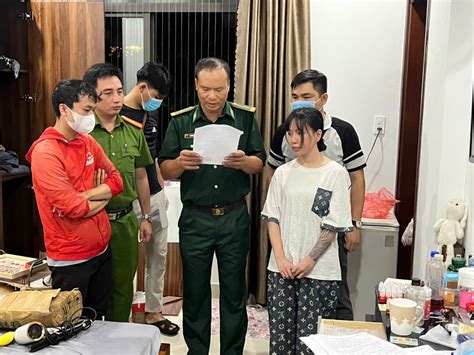 Đằng sau lối sống sang chảnh của một hot girl tại Đà Nẵng