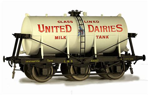 Dapol O Gauge United Dairies 6 Wheel Milk Tank 7f 031 000