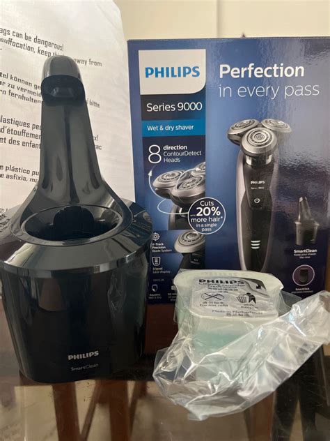 Philips Series 9000 shaver smart clean, Beauty & Personal Care, Men's Grooming on Carousell