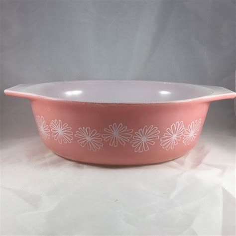 New Pyrex in the shop! Pink Daisy Pyrex | Pink daisy pyrex, Pink daisy ...