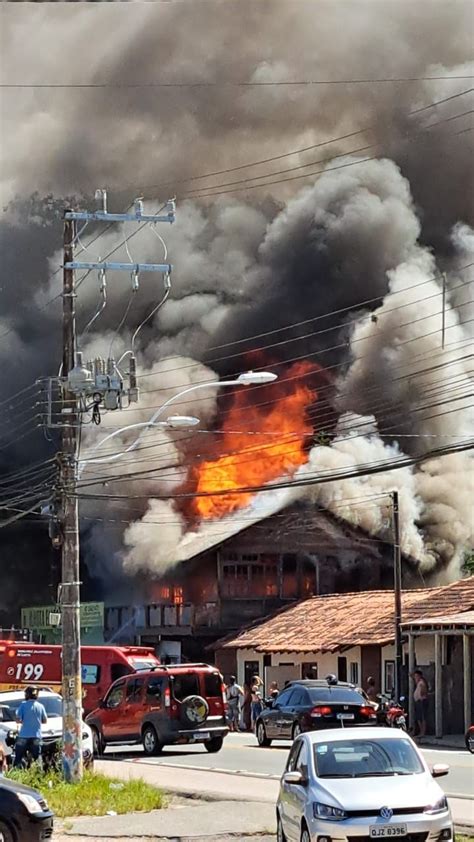 Fotos Inc Ndio De Grandes Propor Es Destr I Resid Ncia E Oficina De