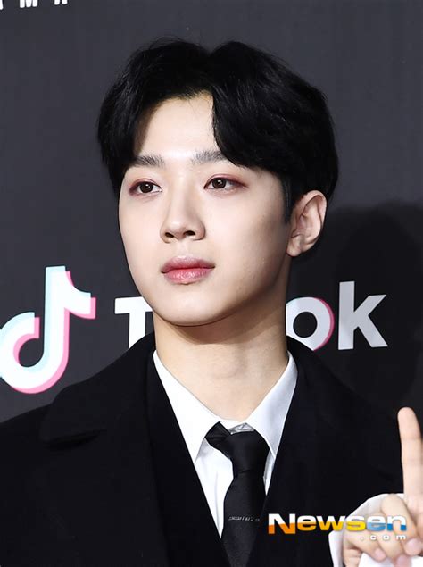 워너원 라이관린 ‘오대오 머리 완벽 소화2018 Mama 포토엔hd 손에 잡히는 뉴스 눈에 보이는 뉴스 뉴스엔