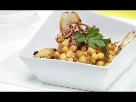 Receta deliciosa de garbanzos con chipirones al estilo Karlos Arguiñano