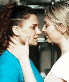 Lesbian Kiss GIFs Tenor