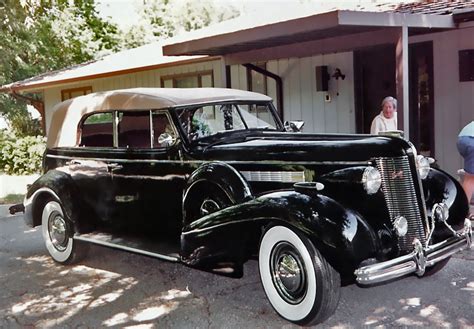 1937 Buick Roadmaster - Information and photos - MOMENTcar