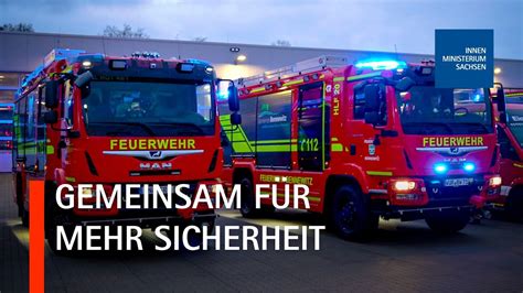 Vier Neue Hlf Feuerwehr Fahrzeuge F R R Tha Bennewitz Und Gro P Sna