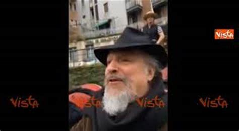 Eugenio Finardi In Gondola Sul Naviglio Grande Canta Extraterrestre