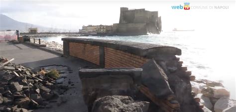 VIDEO Mareggiata Sul Lungomare Di Napoli Commercianti Chiedono Stato