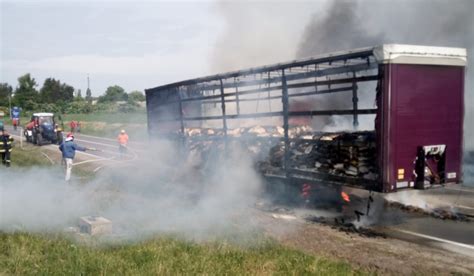 Un Camion Plin Cu Pe Te A Luat Foc La Ruginoasa Iasi Ro