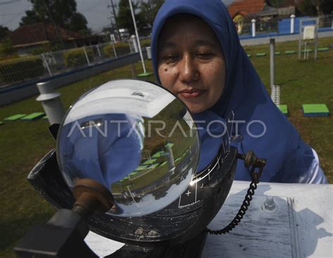 Bmkg Rilis Potensi Gelombang Tinggi Dan Hujan Deras Antara Foto