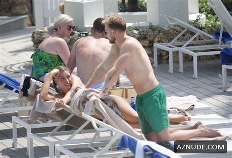 Zara Mcdermott Shows Off Her Sensational Bikini Body As She Chills In A Hotel Pool In Marbella