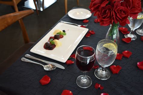 Dining – D'Wharf Hotel