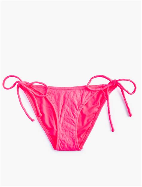 Pembe Kadın Çiçek Dokulu Bikini Altı Normal Bel Bağlama Detaylı SAK MM Koton