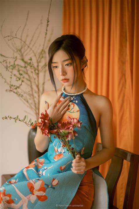 Hot girl ĐH Kinh tế quốc dân khoe vai trần gợi cảm trong bộ ảnh đón xuân Báo Dân trí