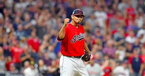 Lanzador Venezolano Carlos Carrasco Galardonado Con Premio Roberto