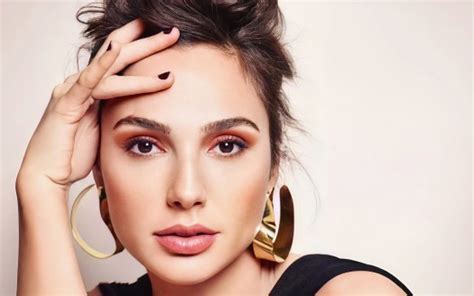 Israeli Actress Gal Gadot With Brown Eyes And Brunette Earrings K HD Gal Gadot Wallpapers HD