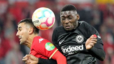 Eintracht Frankfurt punktet in Mainz Götzes Geistesblitz Muani trifft