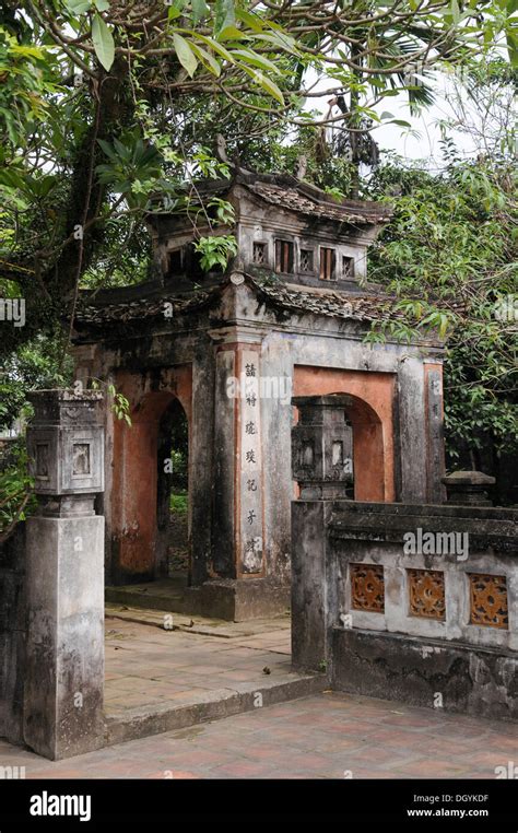 Le Dai Hanh Temple, Hoa Lu, Vietnam, Southeast Asia, Asia Stock Photo ...