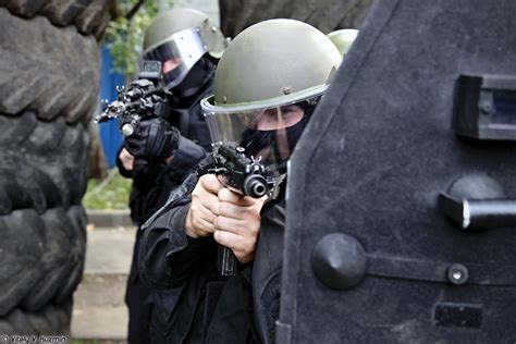 Фото: Боец в защитном шлеме ЗШ-1-2М. Подборка-1