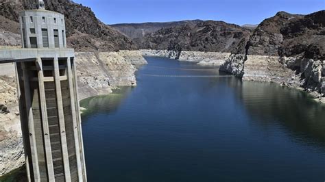 Lake Mead water level running well below predictions, could drop ...